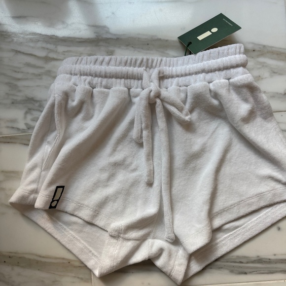 Daily Drills shorts in Terry towel bralette in white NYC collection - Picture 4 of 7